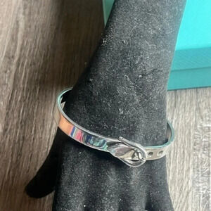 HMK Stainless Steel Silver Tone  Belt Buckle Hinged Bracelet